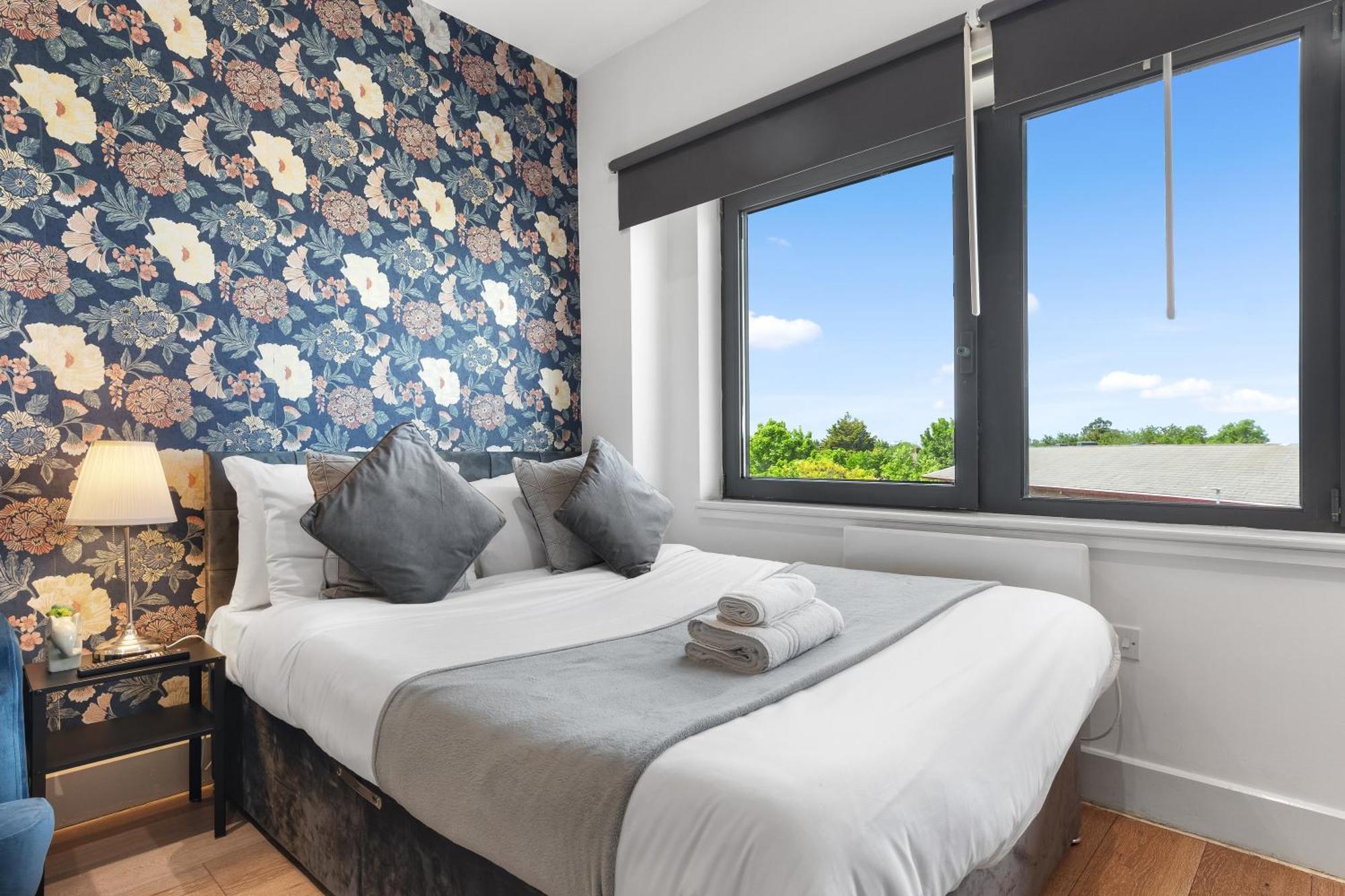 Modern One Bedroom Flat - Sleeps 5 -Near Heathrow - London Ub3 Exteriör bild