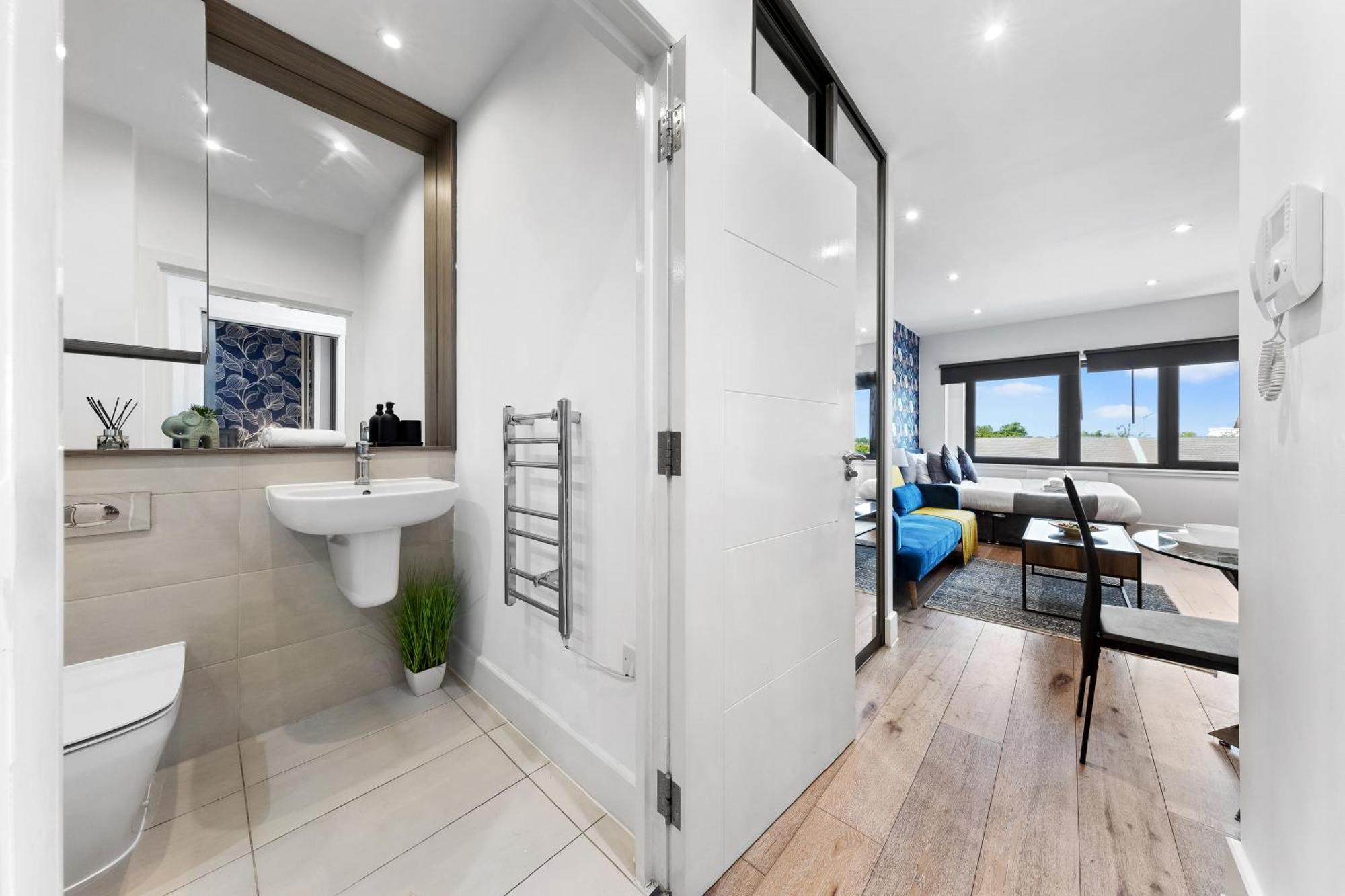 Modern One Bedroom Flat - Sleeps 5 -Near Heathrow - London Ub3 Exteriör bild