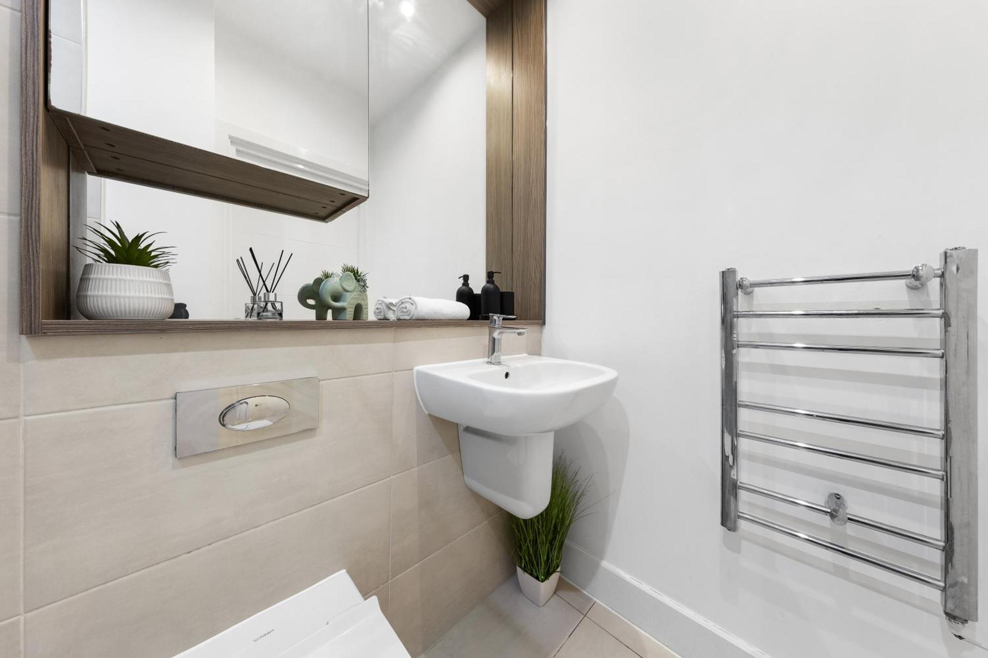 Modern One Bedroom Flat - Sleeps 5 -Near Heathrow - London Ub3 Exteriör bild